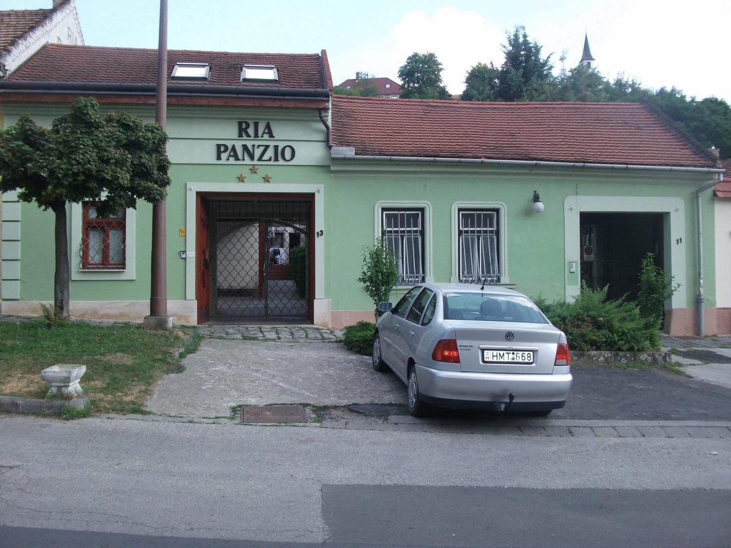 Bed and Breakfast Ria Panzio Эстергом Экстерьер фото