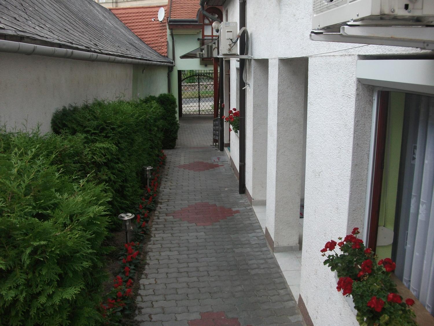 Bed and Breakfast Ria Panzio Эстергом Экстерьер фото