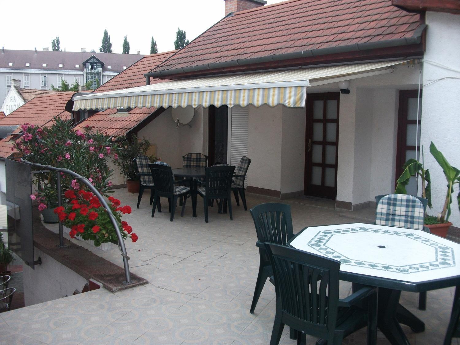 Bed and Breakfast Ria Panzio Эстергом Экстерьер фото