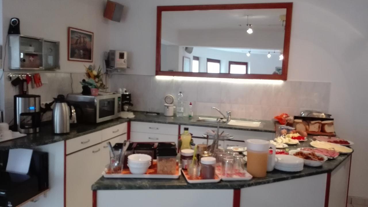 Bed and Breakfast Ria Panzio Эстергом Экстерьер фото