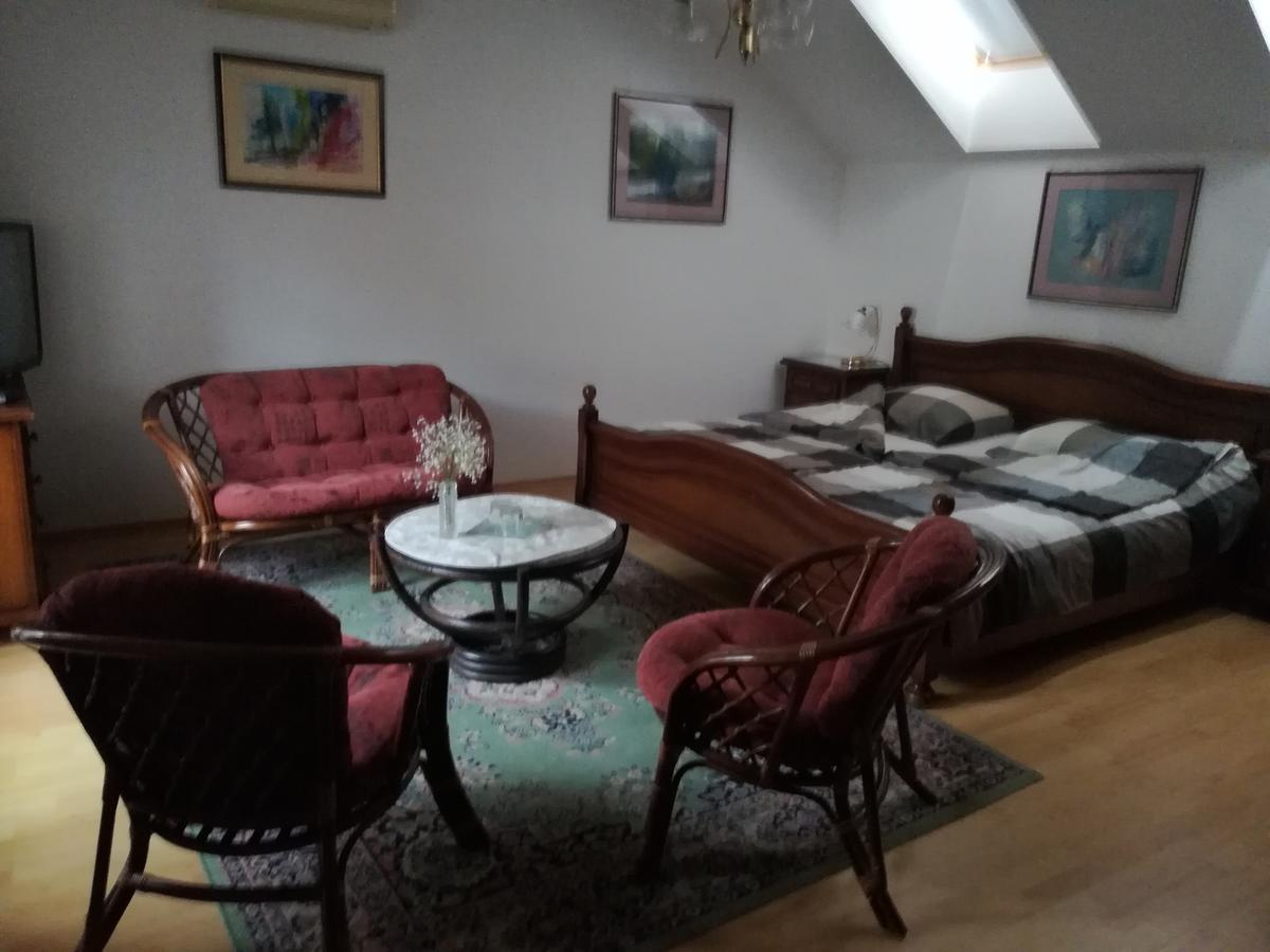 Bed and Breakfast Ria Panzio Эстергом Экстерьер фото